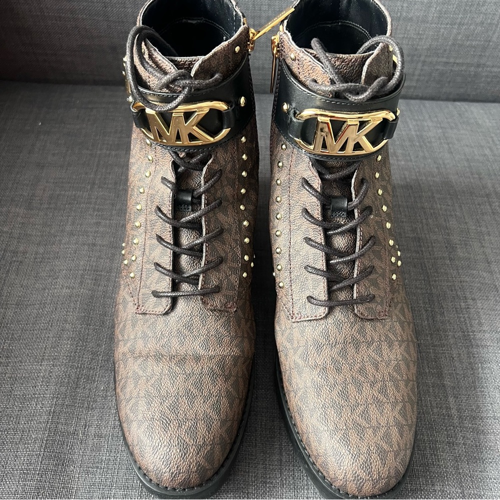 Michael Kors Kincaid women’s size 9M Brown Lace-Up studded combat Boots - Picture 9 of 10
